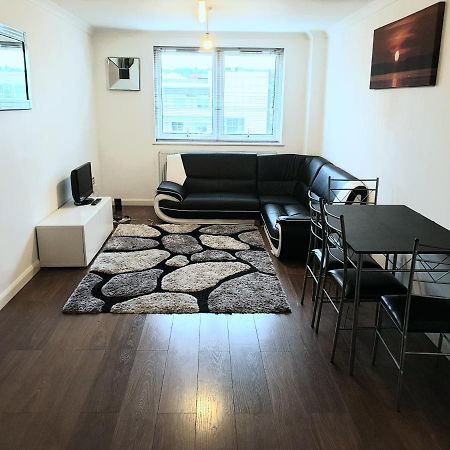 Spacious Modern Flat In Luton Town Centre Extérieur photo