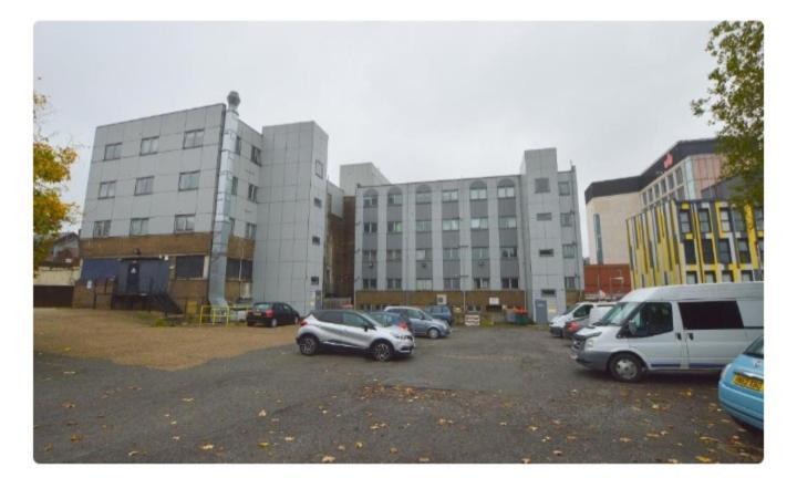 Spacious Modern Flat In Luton Town Centre Extérieur photo
